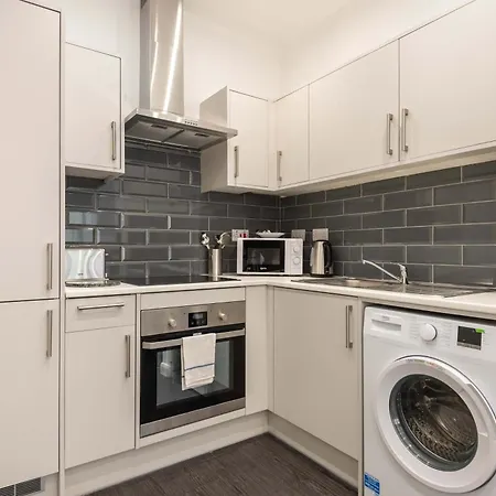 Fantastic 1 Bedroom In *